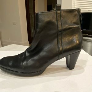 Stuart Weitzman booties. Gorgeous black leather. SZ 8. Great condition. …